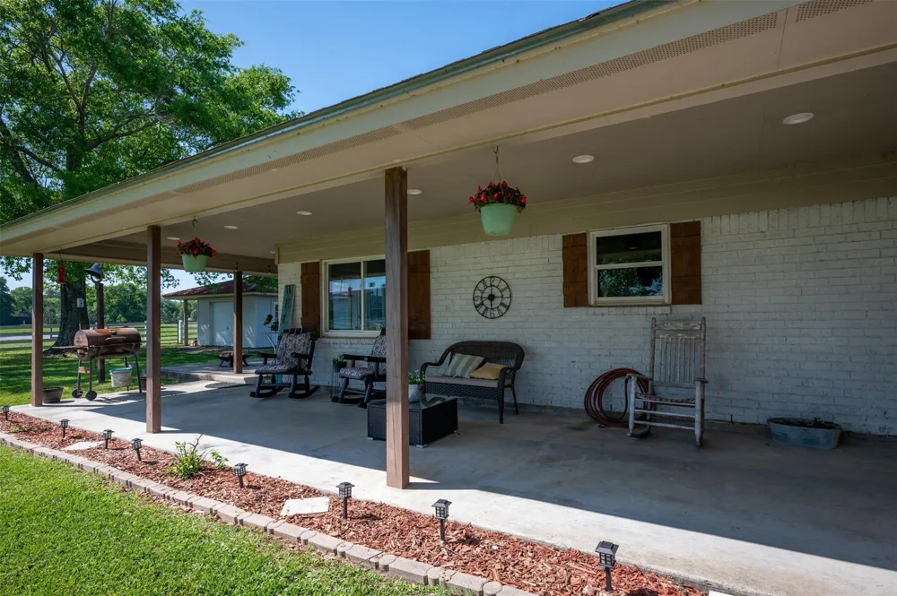 219 County Road 4800 Warren, TX 77664