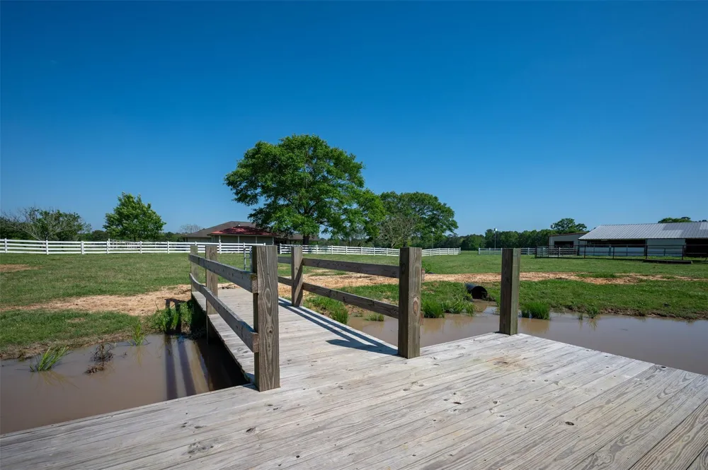 219 County Road 4800 Warren, TX 77664