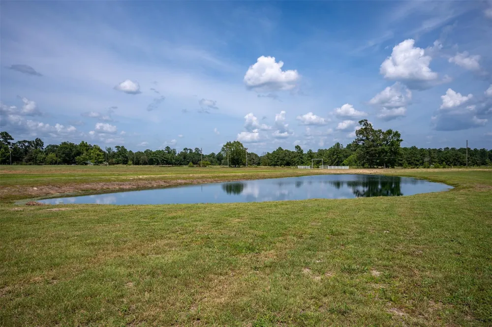 219 County Road 4800 Warren, TX 77664