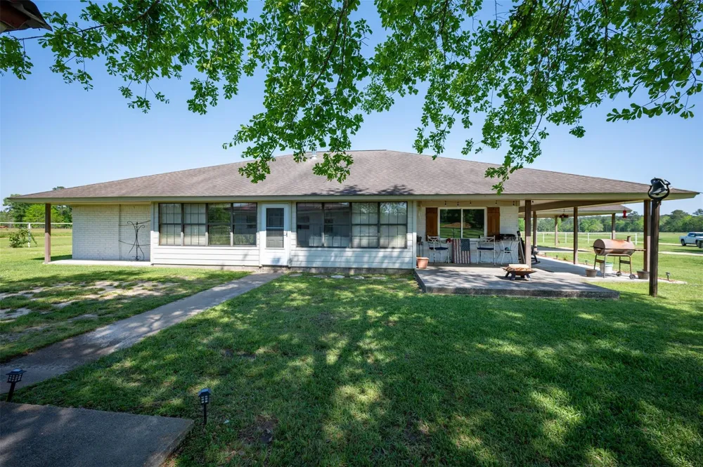 219 County Road 4800 Warren, TX 77664