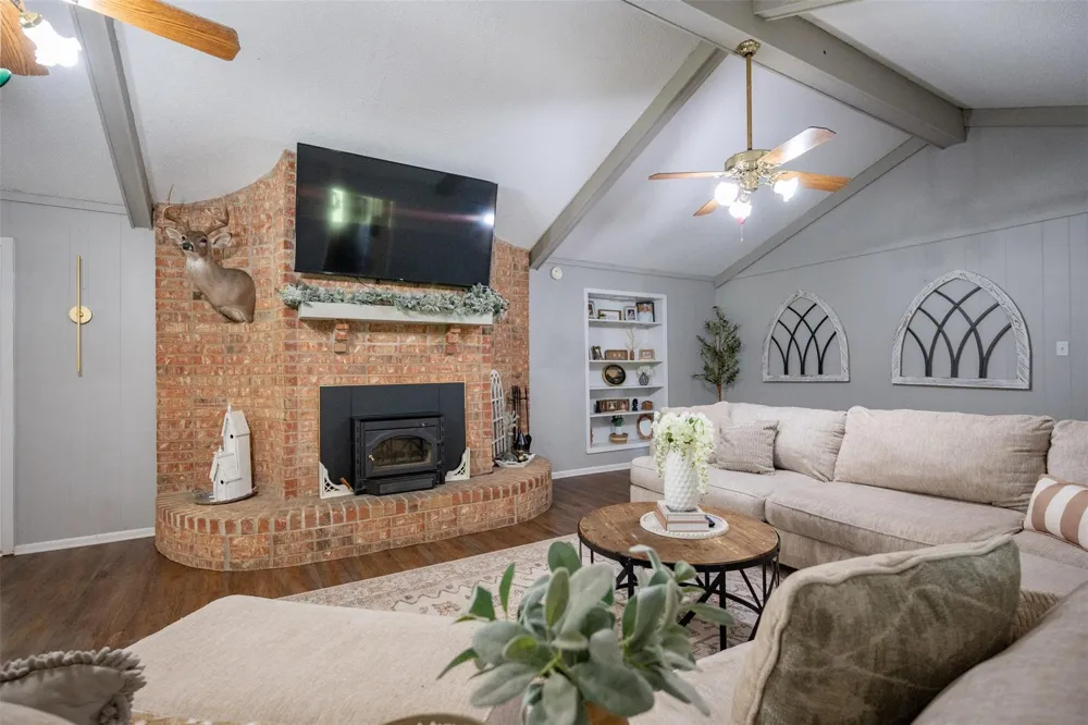 219 County Road 4800 Warren, TX 77664