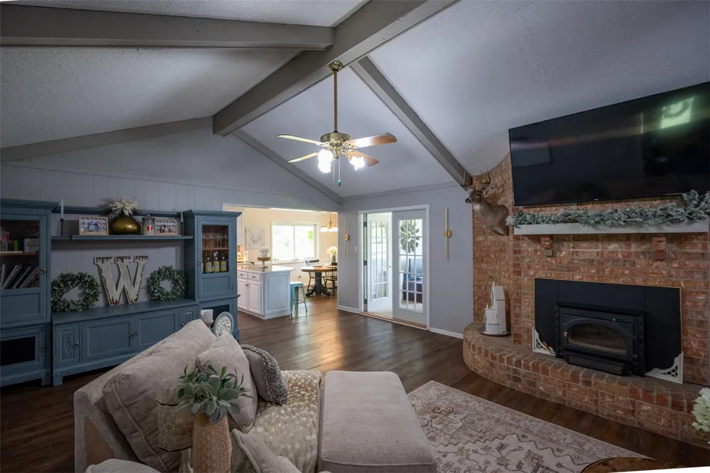 219 County Road 4800 Warren, TX 77664