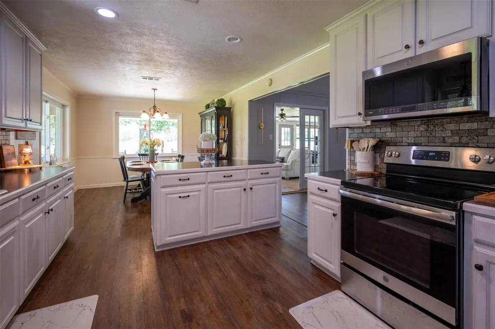 219 County Road 4800 Warren, TX 77664