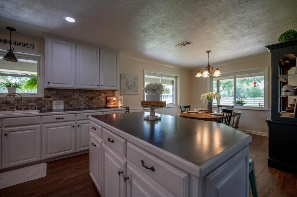 219 County Road 4800 Warren, TX 77664