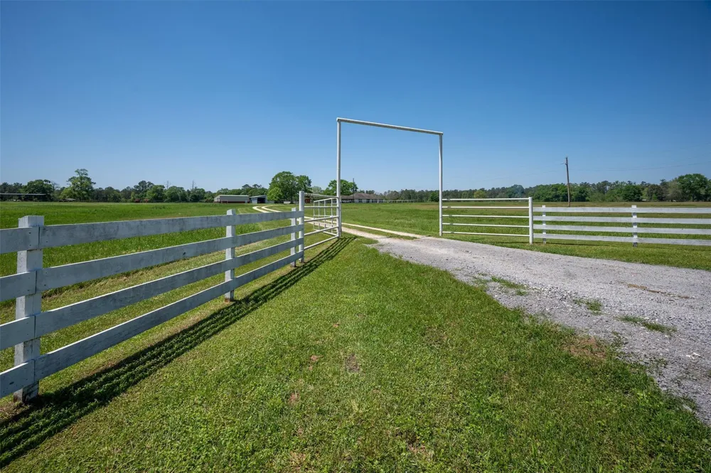 219 County Road 4800 Warren, TX 77664