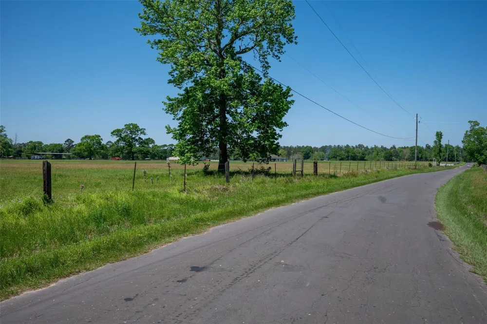 219 County Road 4800 Warren, TX 77664