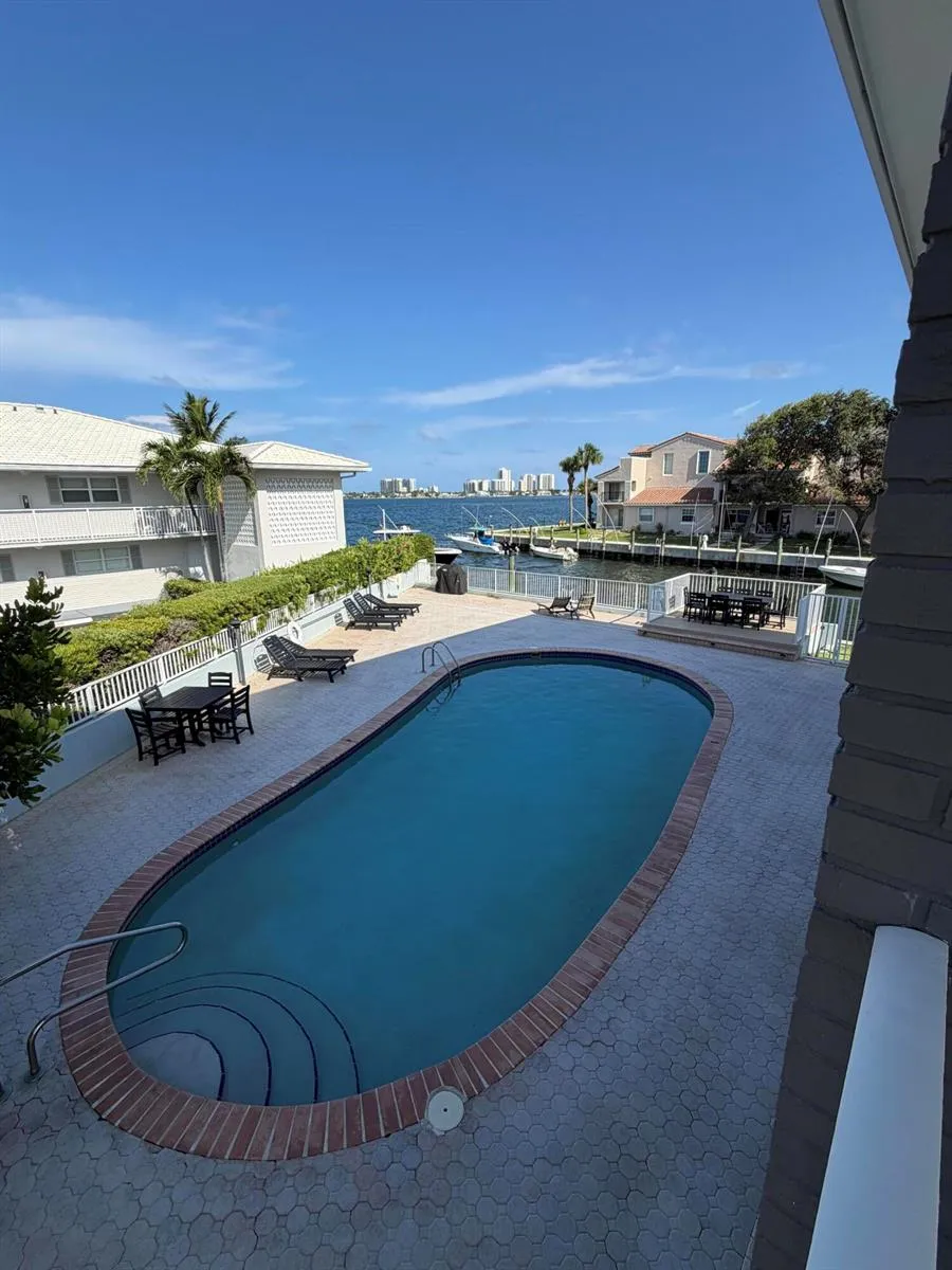 120 Lehane Terrace #206 North Palm Beach, FL 33408