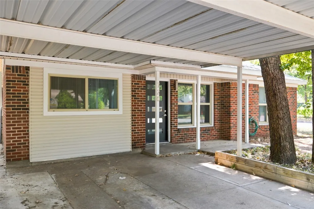 720 Thersa Drive River Oaks, TX 76114