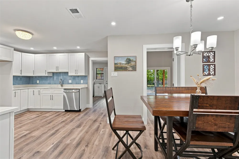 720 Thersa Drive River Oaks, TX 76114