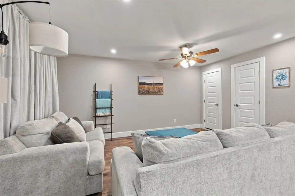 720 Thersa Drive River Oaks, TX 76114