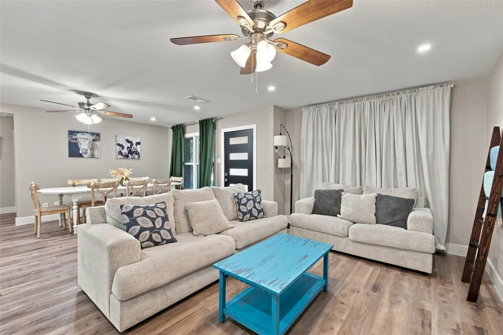 720 Thersa Drive River Oaks, TX 76114