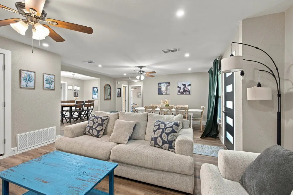 720 Thersa Drive River Oaks, TX 76114