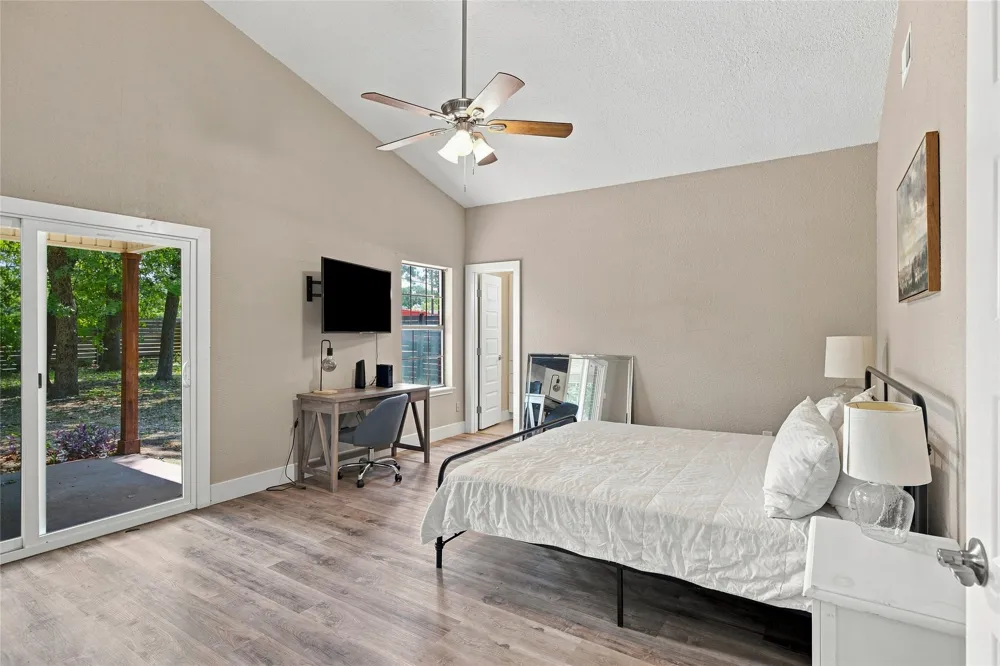 720 Thersa Drive River Oaks, TX 76114