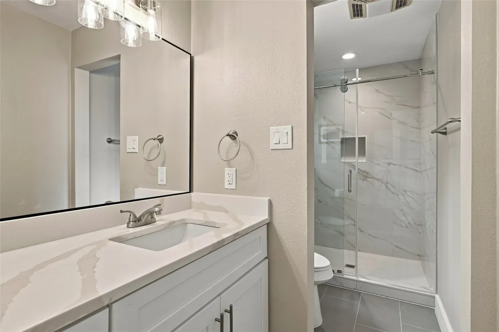 720 Thersa Drive River Oaks, TX 76114