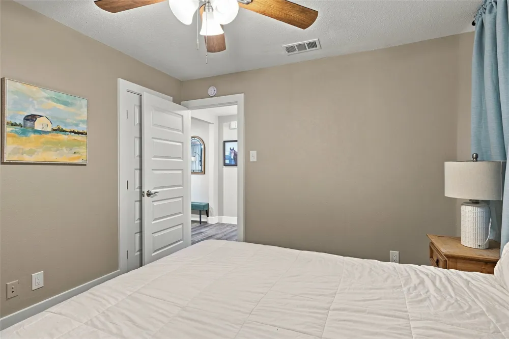 720 Thersa Drive River Oaks, TX 76114