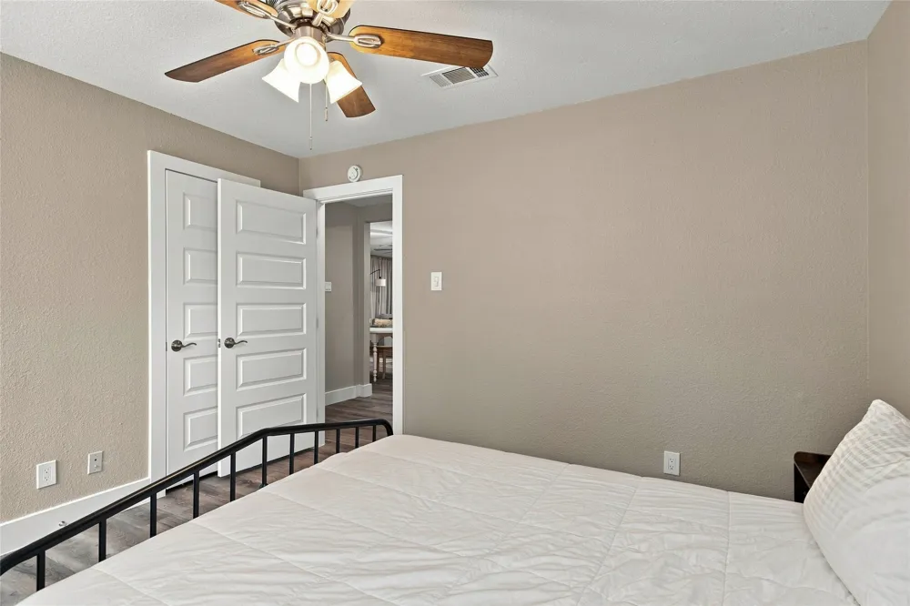 720 Thersa Drive River Oaks, TX 76114