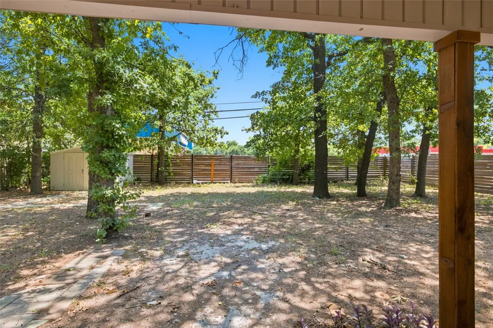 720 Thersa Drive River Oaks, TX 76114