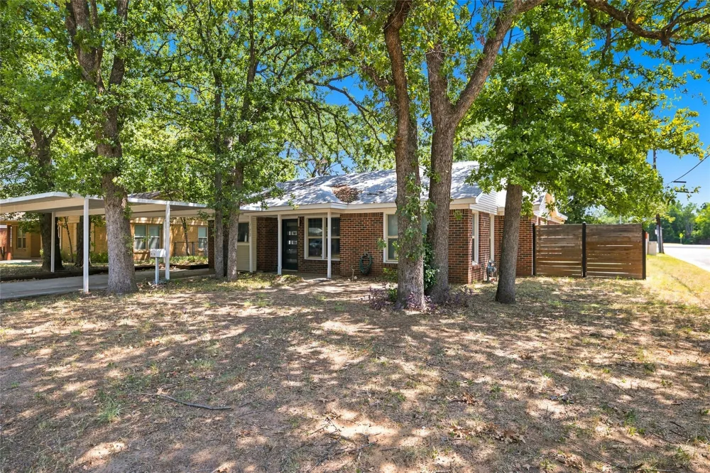 720 Thersa Drive River Oaks, TX 76114