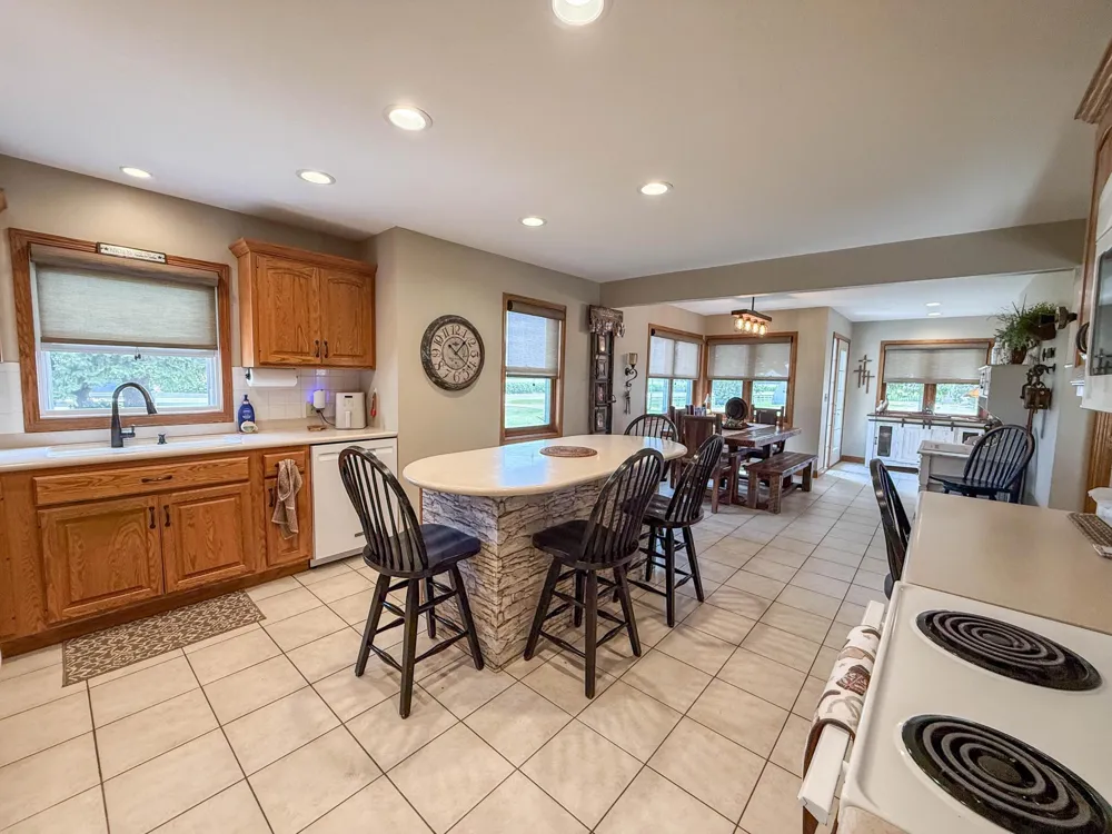 16002 Highway 71 S Blomkest, MN 56216