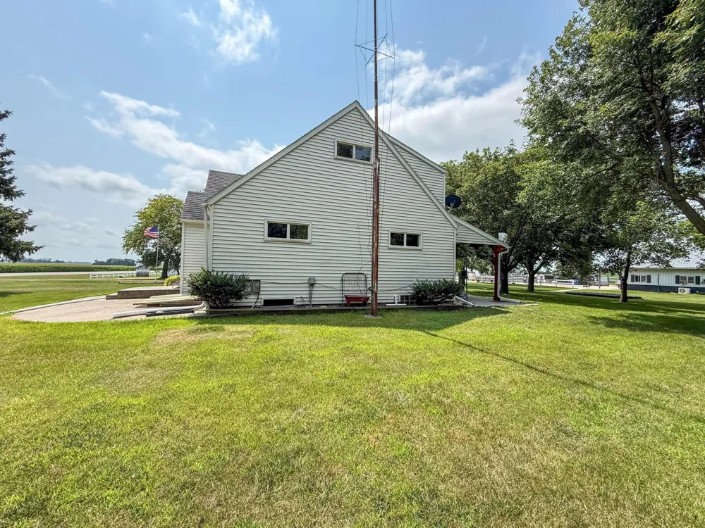 16002 Highway 71 S Blomkest, MN 56216