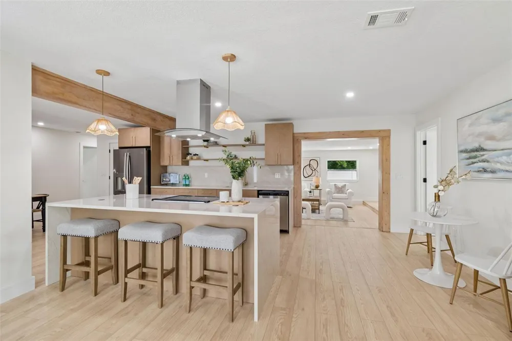 1137 54TH AVENUE S St Petersburg, FL 33705