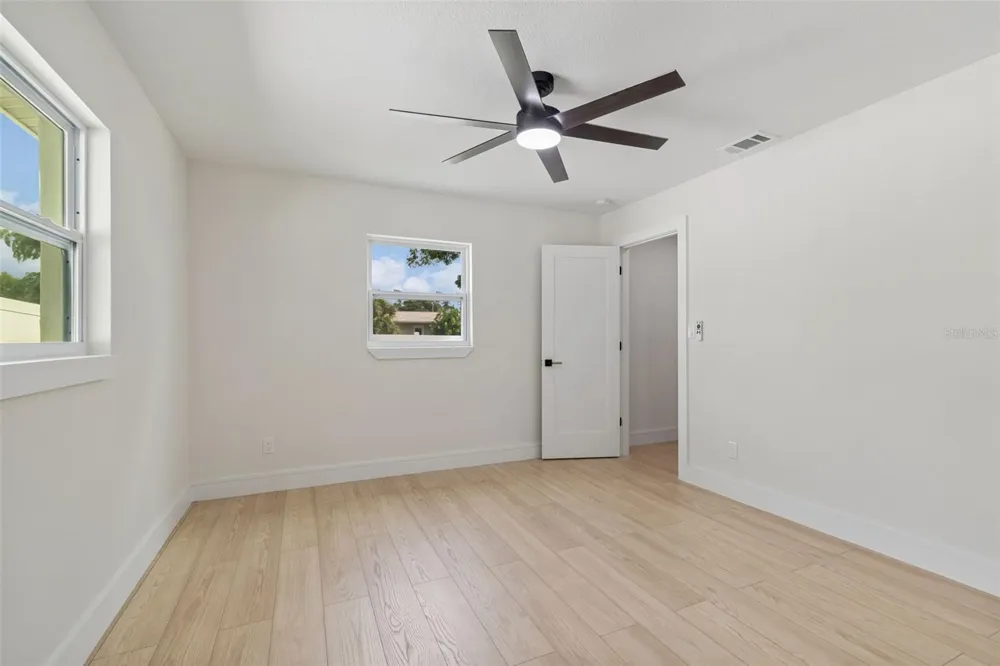 1137 54TH AVENUE S St Petersburg, FL 33705