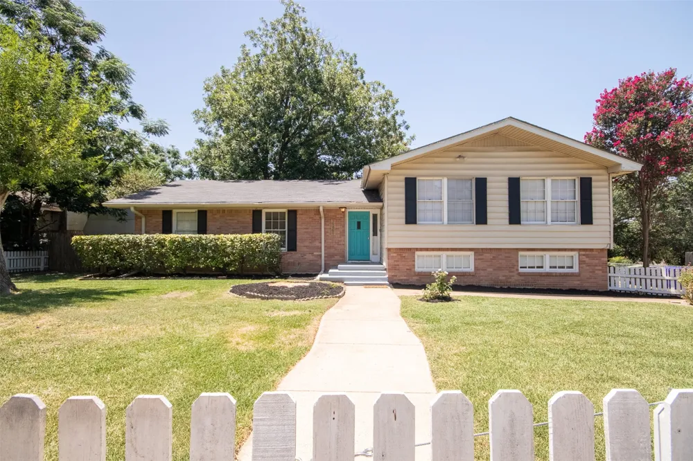 2325 Lake Ridge Circle Waco, TX 76710