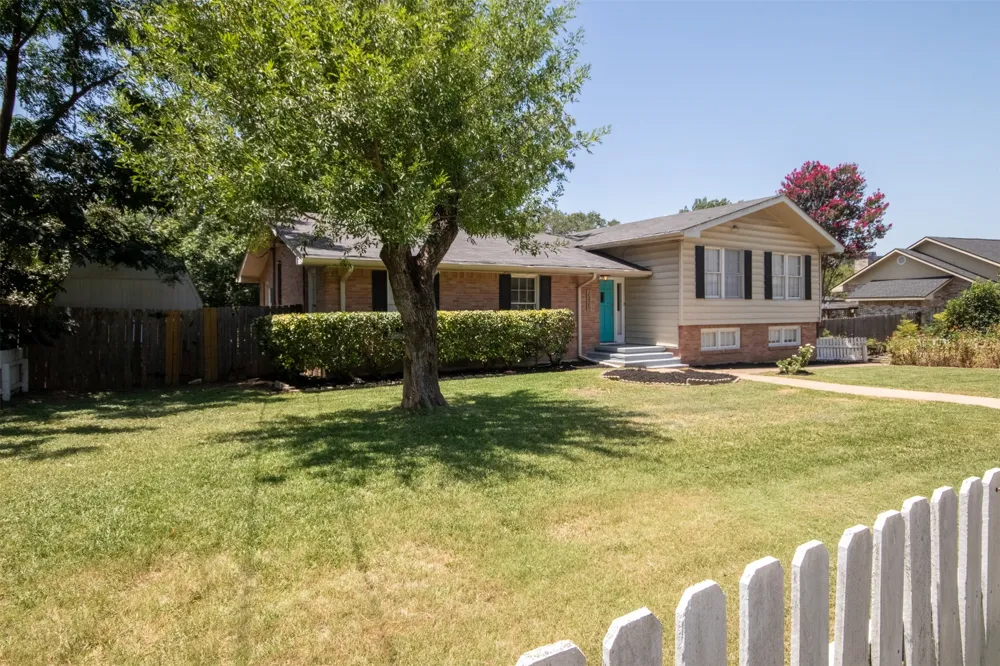 2325 Lake Ridge Circle Waco, TX 76710
