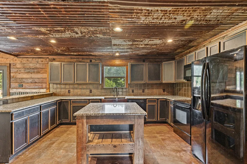 2631 County Road 2400 Pickton, TX 75471
