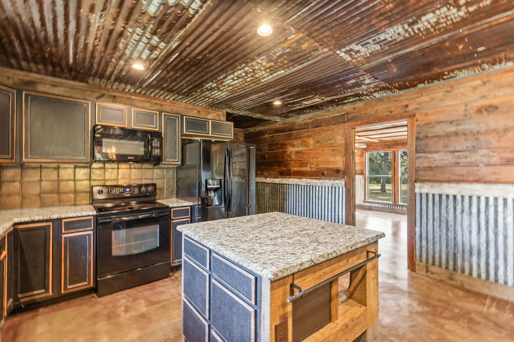 2631 County Road 2400 Pickton, TX 75471