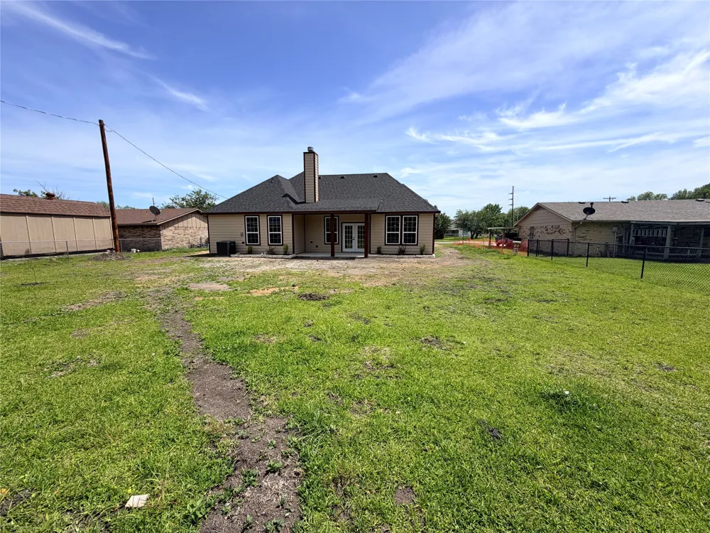 302 E Travis Street Leonard, TX 75452