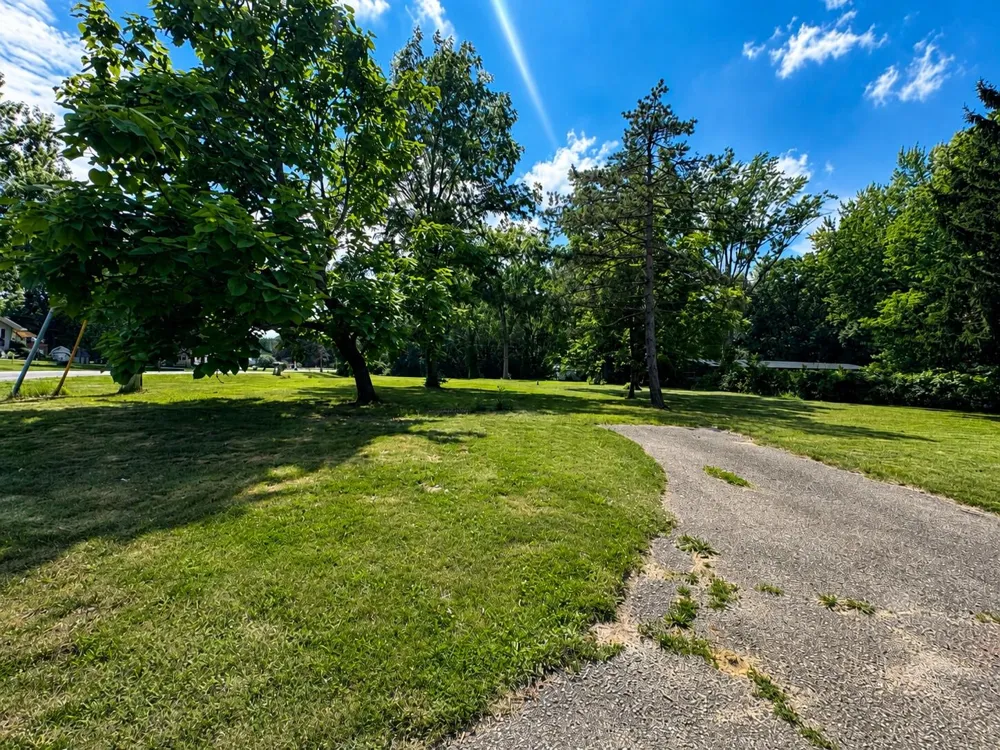 3320 S Pipestone Road Sodus, MI 49126