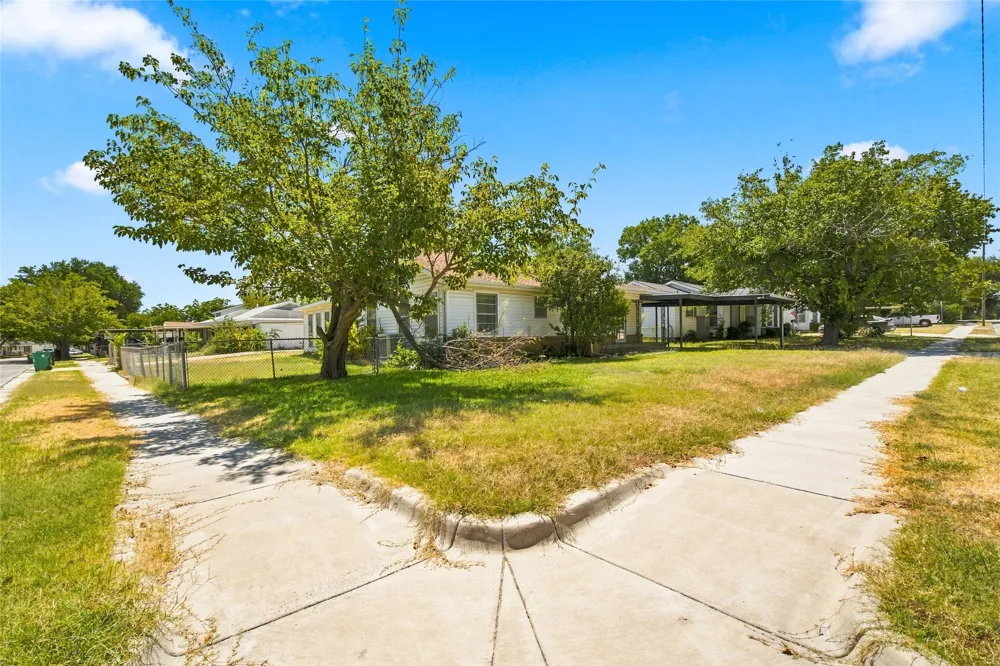 5130 Vicki Street Haltom City, TX 76117