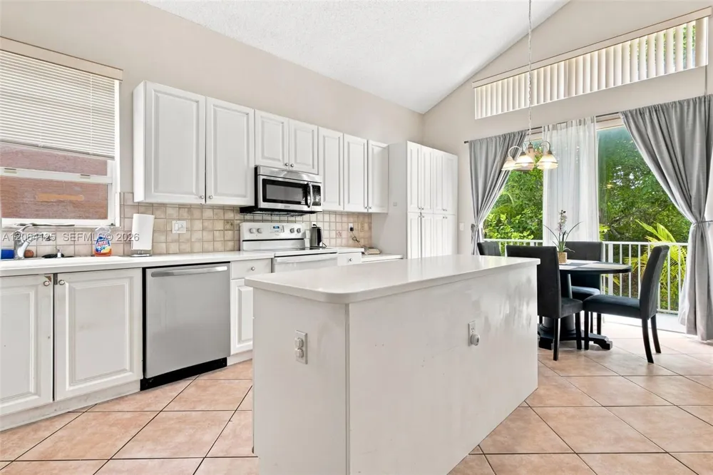 15650 NW 12th Ct Pembroke Pines, FL 33028