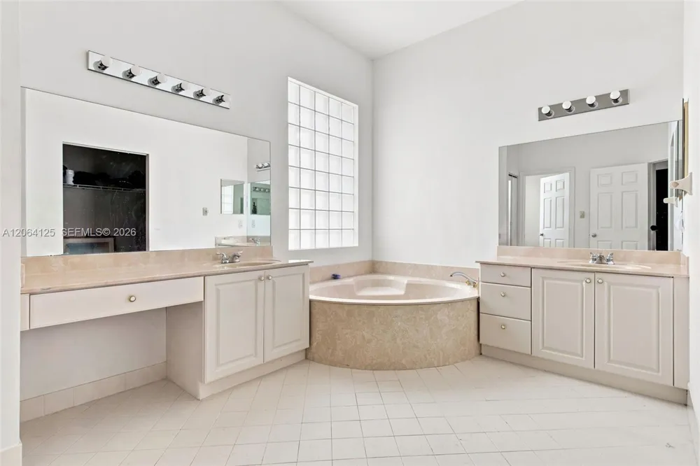 15650 NW 12th Ct Pembroke Pines, FL 33028