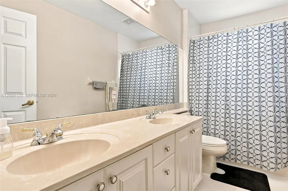 15650 NW 12th Ct Pembroke Pines, FL 33028