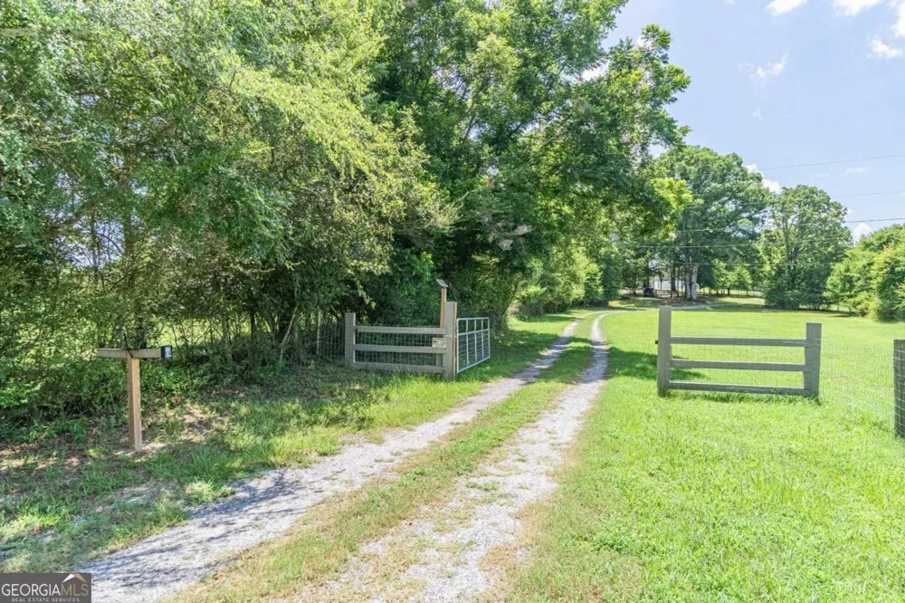2003 Highway 323 Gillsville, GA 30543