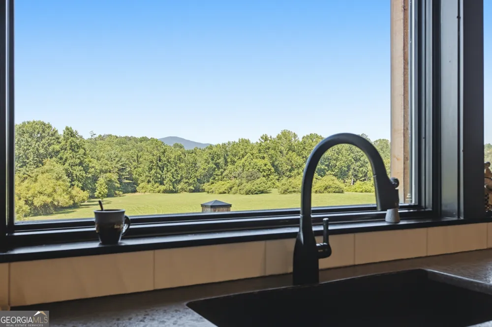 593/525 Amy's Creek RD Clarkesville, GA 30523