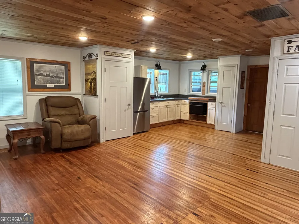 593/525 Amy's Creek RD Clarkesville, GA 30523