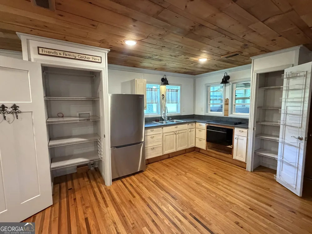 593/525 Amy's Creek RD Clarkesville, GA 30523