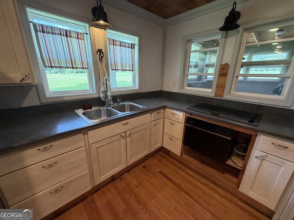 593/525 Amy's Creek RD Clarkesville, GA 30523