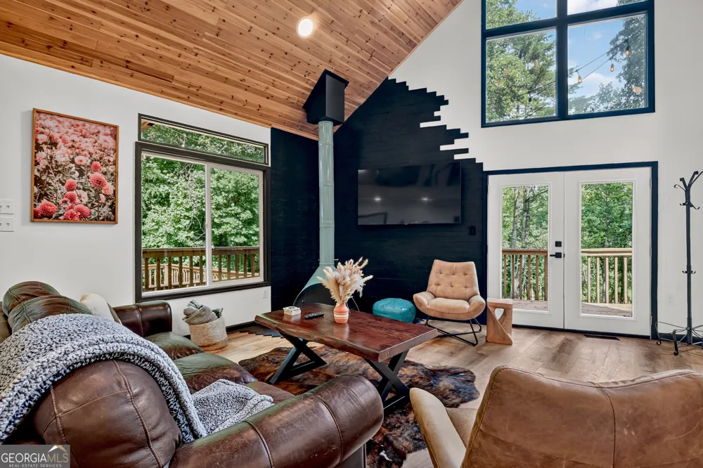 2 Watson Gap RD Mineral Bluff, GA 30559