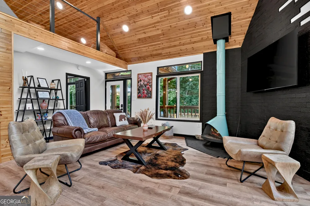 2 Watson Gap RD Mineral Bluff, GA 30559