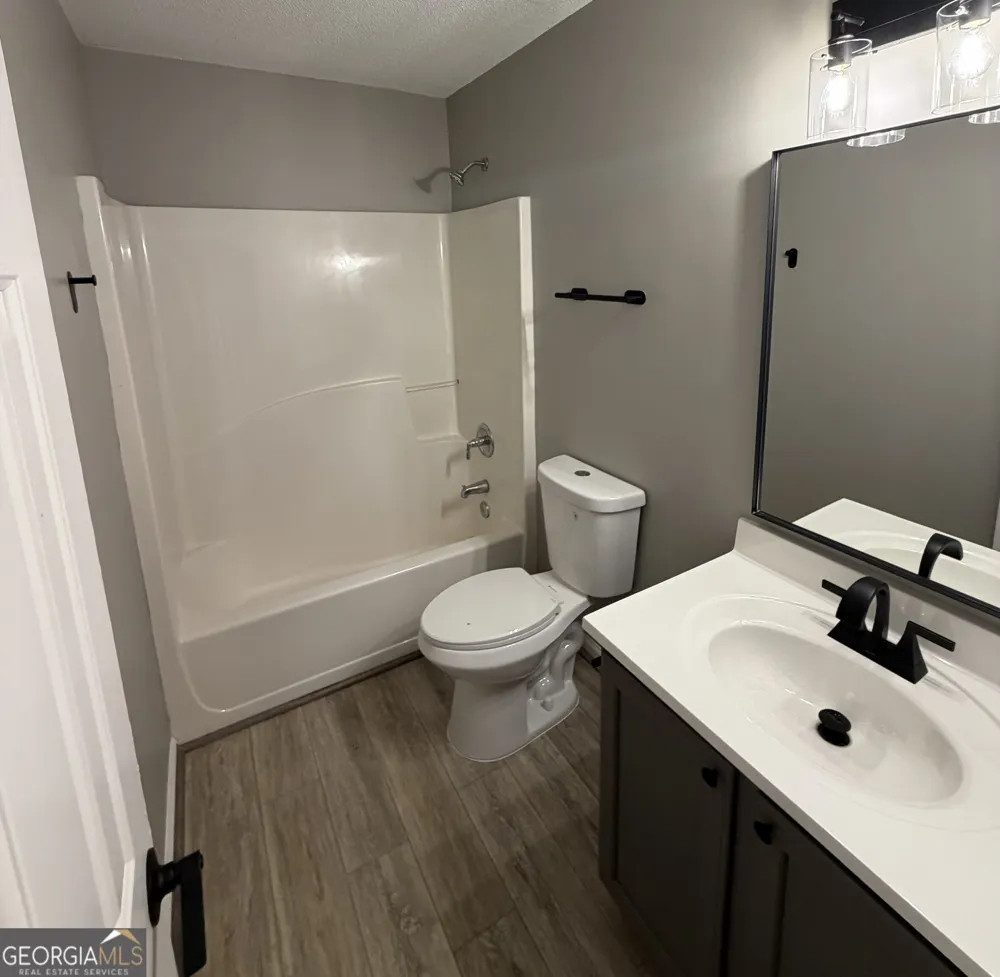 3917 Creek Shoals LN Ellenwood, GA 30294