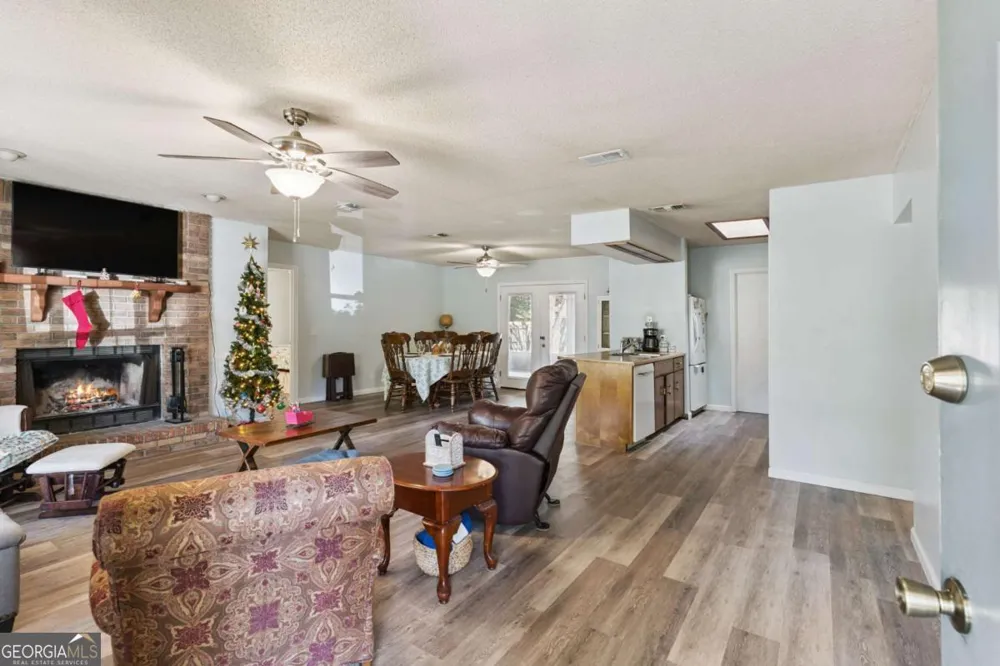 156 W Peach AVE Kingsland, GA 31548