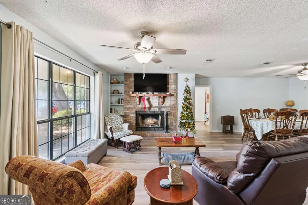 156 W Peach AVE Kingsland, GA 31548
