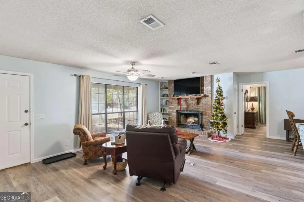 156 W Peach AVE Kingsland, GA 31548