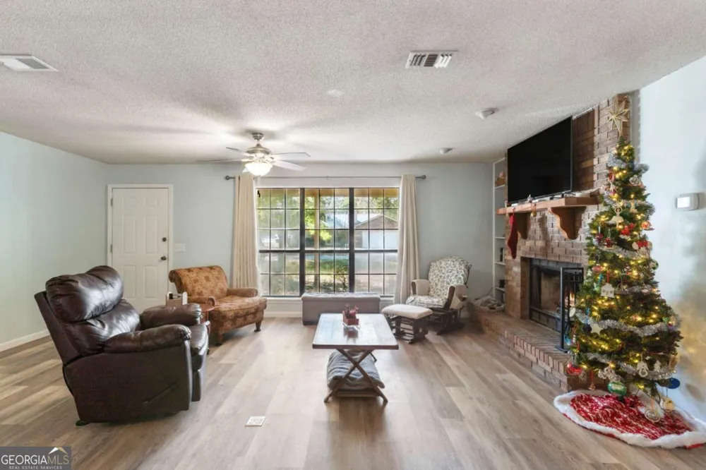 156 W Peach AVE Kingsland, GA 31548