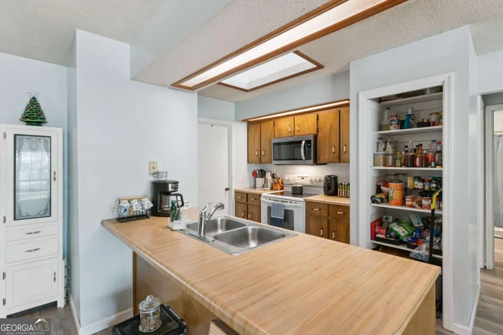 156 W Peach AVE Kingsland, GA 31548