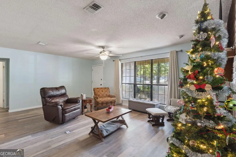 156 W Peach AVE Kingsland, GA 31548